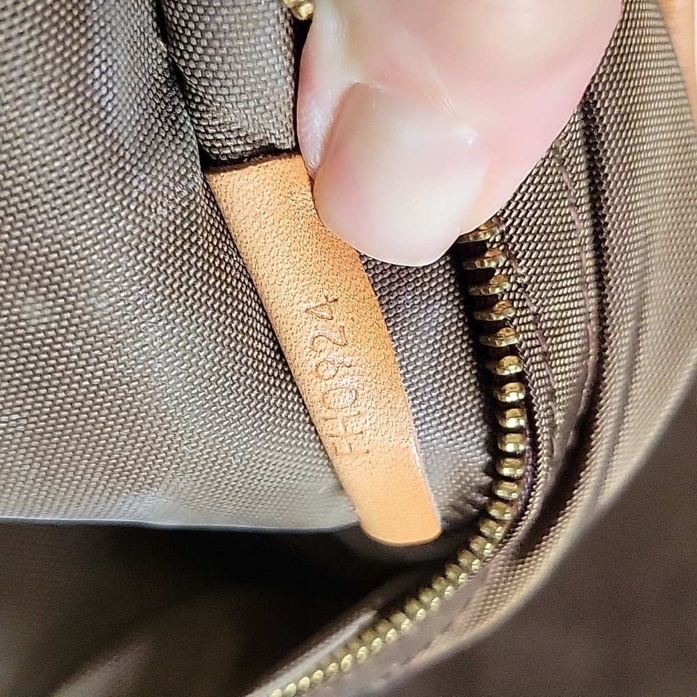 Louis Vuitton Monogram Garment Bag - Picture 9 of 12